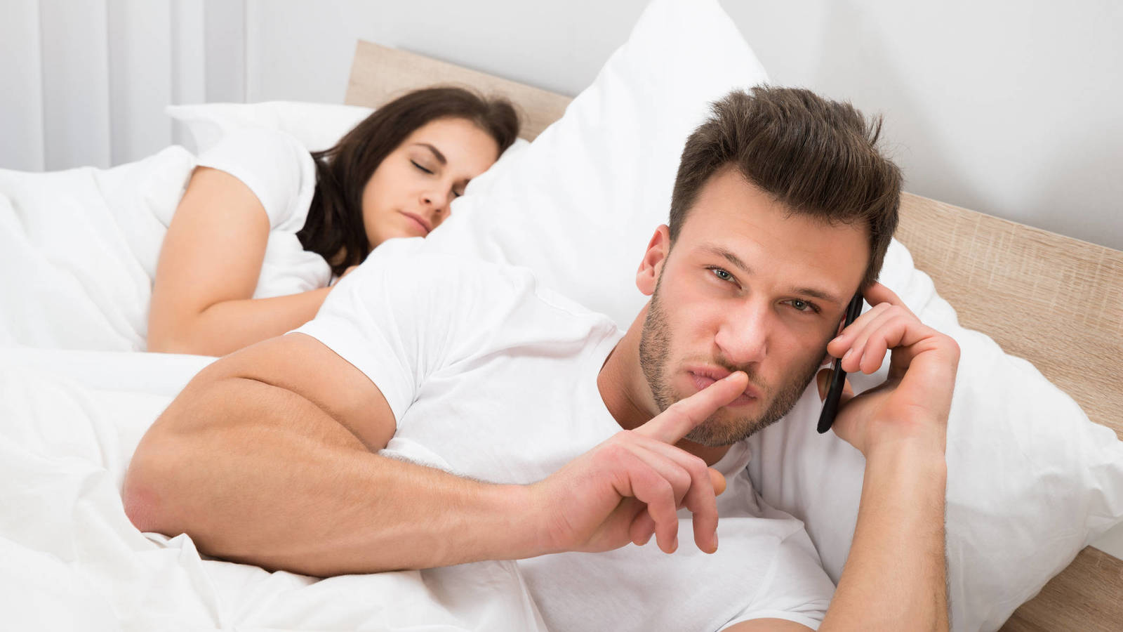 MI ESPOSA POR TODO  SE ALARMA. ES MUY DIFÍCIL  VIVIR ASÍ