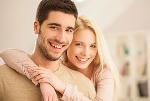 A MI ESPOSA LE GUSTA TOCARME EN PÚBLICO